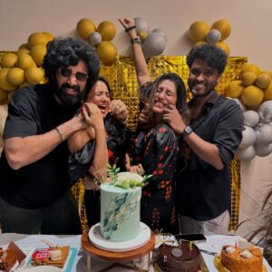 Priyanka Deshpande Instagram - Thank you God ♥️🙏🏻🥹🧿
Happy Birthday Eejaaaa♥️♥️
Miss you Madhuuuu♥️
.
.
.
#happybirthdayeeja #mybff #constant #mine #forever #friendsforever  #papri #kapri #akka #tambi #myfinishlinefriends #friendship #biggboss5tamil #forever #endlesslove
