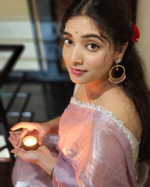 Priyanka Thimmesh Instagram - ದೀಪಾವಳಿ ಹಬ್ಬದ ಶುಭಾಶಯಗಳು✨🪔

@iampriyankaathimmesh 
#priyankathimmesh #priyankathimmeshofficial