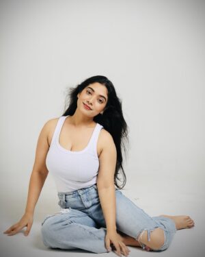 Priyanka Thimmesh Instagram - Breathe, darling. ...😉✨

@iampriyankaathimmesh 
@portraitbybhardwaj 📸

#priyankathimmesh #priyankathimmeshofficial
