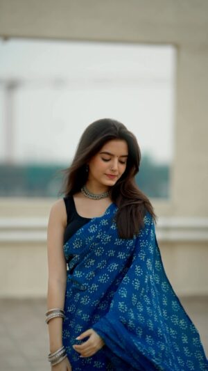Priyanshi Yadav Instagram - ❤️

📸: @alex_pixels_ 
Saree by: @kanyadaan_designerlabel 

#reels