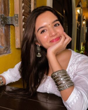 Priyanshi Yadav Instagram - all smiles🌻<3

📸: @meghasharmainsta 💕
#instagram