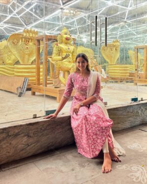 Pujita Ponnada Instagram - Started the year 2025 with divine blessings 🙏✨

Happy New Year beautiful ppl, Wishing you all a healthy, prosperous and abundant year ahead ❤️
.
.
.
.
#pujitaponnada #newyear2025 #happynewyear #divineblessings