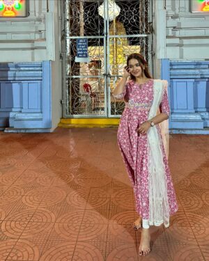 Pujita Ponnada Instagram - Started the year 2025 with divine blessings 🙏✨

Happy New Year beautiful ppl, Wishing you all a healthy, prosperous and abundant year ahead ❤️
.
.
.
.
#pujitaponnada #newyear2025 #happynewyear #divineblessings