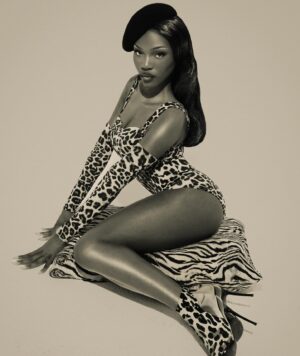 Quen Blackwell Instagram - IM NAOMI CAMPBELL. 
HAPPY HALLOWEEN
xxQUEN

Photography: Thom Kerr @thomkerr
Styling: Marta Del Rio @marta.del.rio
Beauty: Tami El Sombati @tamielsombati
Hair: Iggy Rosales @hairbyiggy
Props: Nadieme Villar @nadieme.villar
Digi Tech: Ryan Kevin @ryankevin
Assistant: Justin Barahona @jstnbarahona