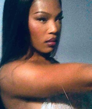 Quen Blackwell Instagram - IM NAOMI CAMPBELL. 
HAPPY HALLOWEEN
xxQUEN

Photography: Thom Kerr @thomkerr
Styling: Marta Del Rio @marta.del.rio
Beauty: Tami El Sombati @tamielsombati
Hair: Iggy Rosales @hairbyiggy
Props: Nadieme Villar @nadieme.villar
Digi Tech: Ryan Kevin @ryankevin
Assistant: Justin Barahona @jstnbarahona