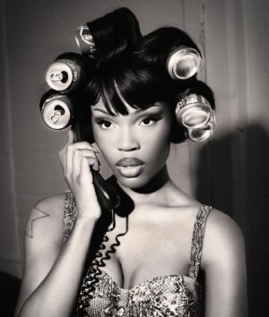 Quen Blackwell Instagram - IM NAOMI CAMPBELL. 
HAPPY HALLOWEEN
xxQUEN

Photography: Thom Kerr @thomkerr
Styling: Marta Del Rio @marta.del.rio
Beauty: Tami El Sombati @tamielsombati
Hair: Iggy Rosales @hairbyiggy
Props: Nadieme Villar @nadieme.villar
Digi Tech: Ryan Kevin @ryankevin
Assistant: Justin Barahona @jstnbarahona