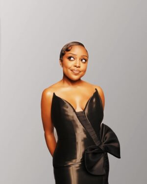Quinta Brunson Instagram - Emmys :)

Dress: @georgeschakraofficial 
Stylist: @highheelprncess 
Hair: @alexander_armand 
Makeup: @kashalassien 
Jewelry: @tiffanyandco 
Nails: @customtnails1 
Photos: @brandonalmengo