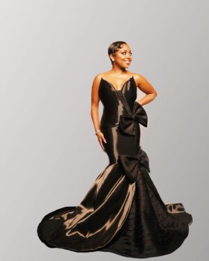 Quinta Brunson Instagram - Emmys :)

Dress: @georgeschakraofficial 
Stylist: @highheelprncess 
Hair: @alexander_armand 
Makeup: @kashalassien 
Jewelry: @tiffanyandco 
Nails: @customtnails1 
Photos: @brandonalmengo