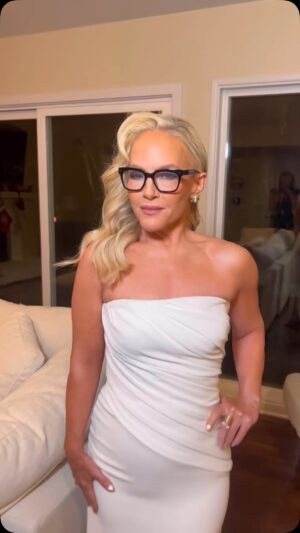 Rachael Harris Instagram - Repost: @marina_gravani 

HOLLYWOOD GLAMOUR FOR THIS STUNNER @rachaelharris 

Screen Actors Guild Awards Season Celebration with Entertainment Weekly 2024 
@sagaftra @entertainmentweekly 

Makeup @marina_gravani 
Hair by @chousner 

@michelemariepr @pronovias (dress) @allison_quaid (earrings) @shopmiraco (ring) @gabrielandco (ring) @schutzoficial (shoes) @schutz (Shoes) @warbyparker (Glasses)
@mrs.jun.tailor (fit) 
@holytans (glow) 
@kaileystylezz (hair extensions) 

@tfg.pr