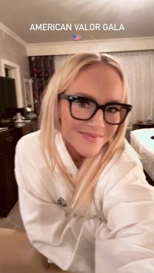 Rachael Harris Instagram - Repost:

R A C H A E L  H A R R I S 

‘American Valor: A Salute To Our Hero’s’  11/9/2024

So grateful to be a part of this celebration for our Veterans.  I had the best date ever…. Melvin Hurwitz🇺🇸 At 99 years young he swept me off my feet with his humor and dance moves ♥️🤍💙

Grateful for everyone serving in the military today! Happy Veterans Day 🇺🇸♥️🤍💙 

Dress: @audreyandbrooks
Ring: @gabrielandco
Earrings: @shopmiraco
Heels: @schutz
Glasses: @warbyparker
Glow: @holytans 
Perfect fit: @mrs.jun.tailor
Stylist: @anandarose
Face: @kimreyesmakeup 
PR: @tfg.pr

Fashion House: @michelemariepr

@americanveteranscenter