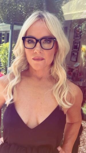 Rachael Harris Instagram - HAVING A GOOD DAY AT THE RACES WITH @rachaelharris 🏇

Makeup by me @marina_gravani 

Hair: @kaileystylezz 

Dress: @lalocardigans_official
Heels: @stuartweitzman 
Bag: @rafenewyork 
Glow: @holytans 
PR: @tfg.pr
Reel: The Aquarius @marina_gravani 

Shimmy: @abrooksj 

Thank you @kgessay ❤️

#makeup #rachaelharris #hair #glam #raceday
