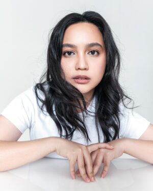 Rachel Amanda Instagram - Thirty. In my comfiest clothes. Somehow wiser, yet bound to make foolish choices. Taking life less seriously, but seriously diving into new adventures. Here’s to making 30 as fun as it’s meant to be. 🩶

Photo by @vonywong 
Makeup by @chasseyjulian 
Hair do by @nindi_putrisakinah 
Tim hore 🫶🏻 @pranadaya