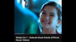 Rachel Amanda Instagram - “Memori Baik” MV is out! 🥹

Waktu diajakin @acotenri buat ikutan music video-nya @sheilaon7, gue langsung bilang IYA dengan penuh semangat. Padahal belum tahu lagunya yang mana! 😆

Pas pertama kali dengar “Memori Baik,” rasanya kayak full circle moment. Setelah bertahun-tahun mikir, “Mungkin nggak ya ikut di MV-nya Sheila on 7 lagi?” akhirnya gue bisa bilang ke cewek cimit ini: kita muncul  lagi! 🥹

Ditambah fakta bahwa bikin MVnya bareng temen baik tuh manis sekali. Beneran sebuah Memori Baik, @acotenri 🫶🏻

Dan teruntuk @bintangemon, @agnesnaomi meluk lo aja udah sedih wkwk, dan @tradeto_ pacar 2 hari, maturnuwun sanget 🤍

Selalu bangga bisa jadi bagian dari karya-karyanya @sheilaon7. Dulu, sekarang, selamanyaa 🤍