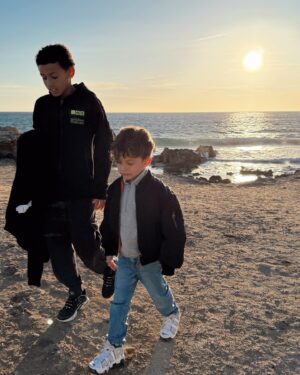 Rachel Legrain-Trapani Instagram - Un jeudi après l’école… 🥰🌅
Tellement reconnaissante d’être ici 🙏🏼, merci à mon mari de m’avoir un peu ( beaucoup) mis la pression pour déménager ☺️ …rien que pour ces moments là 🥹 je resigne de suite
#newlife