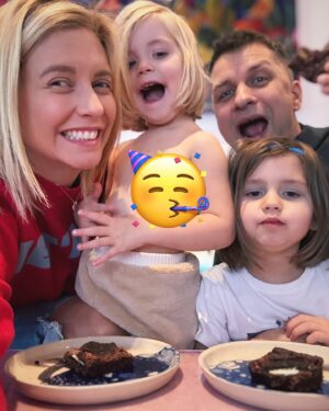 Rachel Riley Instagram - This is 3️⃣9️⃣! And I partied like it was my 18th and 21st combined 😆🤥🤣🤭🥳 At least getting older makes you realise what’s really important in life - love, loved ones, and Korean food. 🙏😋😘