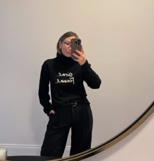 Rachel Stevens Instagram - A few pics from this week🫶🏻

Mum taxi 
Cute @marksandspencer @bella_freud polo neck 🖤
Pit stop @the_ivy_collection in between meetings 
Little voice over session 
Exciting interiors plans 💫creating my dressing room of dreams 🙏🏻so excited to share 
Cosy evenings in lighting my fave candle @diptyque 
Fabulous arm candy. Thank you to @thehouseoftor 🫶🏻🧿
My beaut Black Friday purchase @demellierlondon 🖤
When your teen spams your phone 📷🤪
😁❤️😘