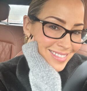 Rachel Stevens Instagram - A few pics from this week🫶🏻

Mum taxi 
Cute @marksandspencer @bella_freud polo neck 🖤
Pit stop @the_ivy_collection in between meetings 
Little voice over session 
Exciting interiors plans 💫creating my dressing room of dreams 🙏🏻so excited to share 
Cosy evenings in lighting my fave candle @diptyque 
Fabulous arm candy. Thank you to @thehouseoftor 🫶🏻🧿
My beaut Black Friday purchase @demellierlondon 🖤
When your teen spams your phone 📷🤪
😁❤️😘