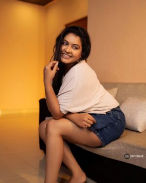 Rachitha Mahalakshmi Instagram - Get ready for some awestruck moments...... 😉😉😉😉
Well its worth it..... 😜
Make over @jokishmakeover 💄
Hair @makeup_artist_surabhi_vinil 👩🏻‍🦱
📸  @lightwalkstudio 
#beingselfpartnered