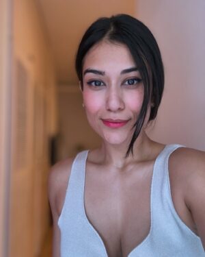 Radhika Bose Instagram - August is not over yet , but I am dumping already 🤷‍♀️🤷‍♀️
@yogasini 
#yogasini
.
.
.
.
#photodiaries #monsoon #delhidiaries #pottery #hair