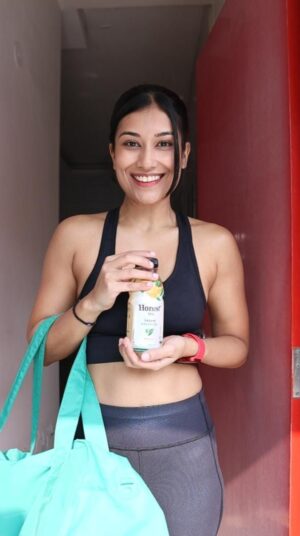 Radhika Bose Instagram - Morning gym prep isn’t just about picking the right outfit, it’s about finding my center before the hustle begins.💫 And with a sip of @honestteaindia , I start strong, fresh and find my calm!
What’s your go-to ritual to #FindYourCalm ?
#HonestTea
@yogasini 
#yogasini 
.
.
.
.
#healthylifestyle #lifestyleblogger #reelitfeelit #asmr