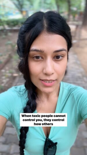 Radhika Bose Instagram - It’s all about control for some 
@yogasini 
#yogasini
.
.
.
.
.
#reelkarofeelkaro #reelitfeelit #relatable #truthbetold #truthhurts #redflags
