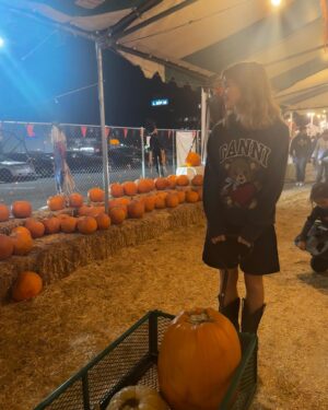 Raegan Revord Instagram - I fell in love with October 👻🎃🫶