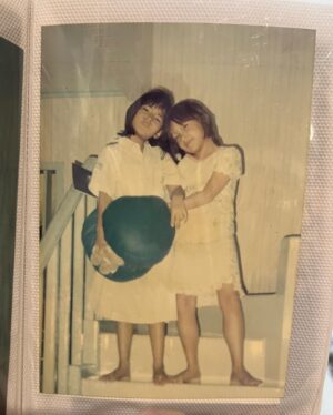Raisa Andriana Instagram - Seeing each other every 7 years is simply unacceptable.. And having no good picture of us whatsoever is even more intolerable!! Mijn wederhelft @mandyevie ❤️