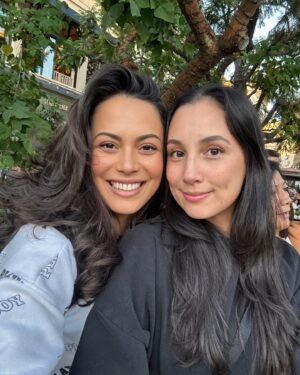 Raquel Pomplun Instagram - Starting #December with my cup oh so full ❤️☺️✨

@lissette.garciaa @aletspomplun 

#Holidays #TheGrove #HolidaySpirit #Festive #Happy #BFFL #Familia #Amor #DelBueno #Pomplunation #Hubby #Daughter #RaquelPomplun #Outing #ootd #Weekend