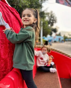 Raquel Pomplun Instagram - When I think of @seaworldsandiego I think #summer… oh but how magical it was this time around visiting during the #SeaWorldSanDiego #ChristmasCelebration 🎄✨🎅🏼 

An all #mommas trip for sure this time around, thank you @bd130 and @alisonmichellewaite for joining us! The kiddos definitely had a blast and enjoyed the bubbly winter snow 🤪

@socalmoms #SanDiego #home #Holidays #Marinelife #preserve #Protect #seaworld #RaquelPomplun #Daytrip #Friends #Bff #bestfriends #onlythegoodones #rideordies #Pomplunation #letsgo