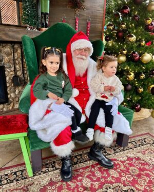 Raquel Pomplun Instagram - When I think of @seaworldsandiego I think #summer… oh but how magical it was this time around visiting during the #SeaWorldSanDiego #ChristmasCelebration 🎄✨🎅🏼 

An all #mommas trip for sure this time around, thank you @bd130 and @alisonmichellewaite for joining us! The kiddos definitely had a blast and enjoyed the bubbly winter snow 🤪

@socalmoms #SanDiego #home #Holidays #Marinelife #preserve #Protect #seaworld #RaquelPomplun #Daytrip #Friends #Bff #bestfriends #onlythegoodones #rideordies #Pomplunation #letsgo