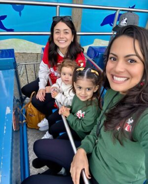 Raquel Pomplun Instagram - When I think of @seaworldsandiego I think #summer… oh but how magical it was this time around visiting during the #SeaWorldSanDiego #ChristmasCelebration 🎄✨🎅🏼 

An all #mommas trip for sure this time around, thank you @bd130 and @alisonmichellewaite for joining us! The kiddos definitely had a blast and enjoyed the bubbly winter snow 🤪

@socalmoms #SanDiego #home #Holidays #Marinelife #preserve #Protect #seaworld #RaquelPomplun #Daytrip #Friends #Bff #bestfriends #onlythegoodones #rideordies #Pomplunation #letsgo