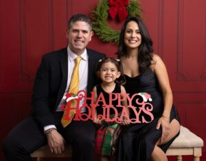 Raquel Pomplun Instagram - We had such a fun and beautiful #Christmas that I almost forgot to post these! Talk about being present and truly enjoying the moment 🙏🏽🫶🏽🎉🎉🎉🎄✨🎁

Merry Christmas Everyone!!! 🥳🥳🥳

@jlunaimages thank you for these amazing captures! 

#Familia #Navidad #Christmas #2024 #Holidays #Fiestas #Family #Pomplunation #Hubby @aletspomplun #babygirl #Love #Fun #Real