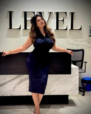 Rasha Kirmani Instagram - What a 38 28 44 body looks like🥵🤑
.
#gymmotivation #bodytransformation #hourglassfigure⌛️ 
#curvygirl #taubatauba #vickykaushal #shahrukhkhan #teluguhorrorstories #teluguactress #telugucinema #malayalam #keralagram #keralastories #keralaactress