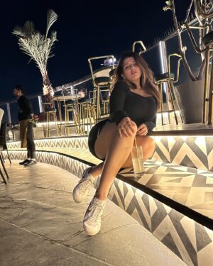 Rasha Kirmani Instagram - Black swan WHO?🥵🖤
.
#bodypositive #bodybuilding #bodypositivity #bodygoals