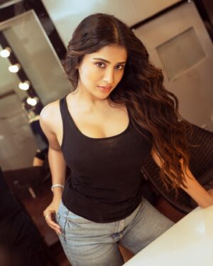 Rashi Singh Instagram - which personality to carry today? ☠️😈
Help me choose 1 😕😝

Pc:- @tdf.studioz 
Makeup:- @reshma.makeupandhair 
hair:- @arkaa_makeovers