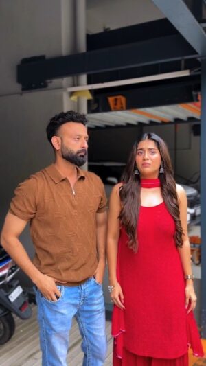 Rashi Singh Instagram - You know whom to tag 😉
.
.
.
#menwillbemen #scooty #beyounick