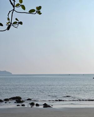Rasika Dugal Instagram - The only place I can travel to without an itinerary 🌴🌊 #GoaGetaway

You can hear the waves @ahilyabythesea. And they have the best food......I need a recipe for that delicious Caldin fish curry! #notapaidpost #genuineappreciation

#Goa #GoaDiaries #Vacation #Travel #Beach