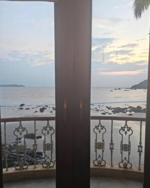 Rasika Dugal Instagram - The only place I can travel to without an itinerary 🌴🌊 #GoaGetaway

You can hear the waves @ahilyabythesea. And they have the best food......I need a recipe for that delicious Caldin fish curry! #notapaidpost #genuineappreciation

#Goa #GoaDiaries #Vacation #Travel #Beach