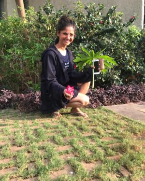 Ratan Raajputh Instagram - Nature se chori...natural hai 😬🤫
. 
.
P.S.- Robe ka  रौब hai boss!
.
.
#robestyle #bathrobefashion #nature #stealingfromnature #natureisgiver #thankyounature #रामभरोसे✨😇