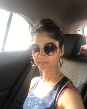 Ratan Raajputh Instagram - Kaam par late !😬
.
.
P.S.- It’s life in the oncoming traffic ☹️
.
.
#traffic #lateforwork #mumbaitraffic #santoshimaasunayeinvratkathayein #shooting #jaibharat #रामभरोसे✨😇