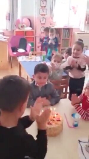 Ratan Raajputh Instagram - A Syrian orphan refugee child who lost his family in war was presented cake on his birthday by his Turkish teacher. See the cutest ever reaction of the child 🧚🏻‍♂️
#love #human #cute #teacherlove