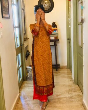 Ratan Raajputh Instagram - Naina da kya kasoor🙂
Thank you @shreetheindianavatar for the gift.
#indianattire #festivewear #simplefits #ratanraajputh