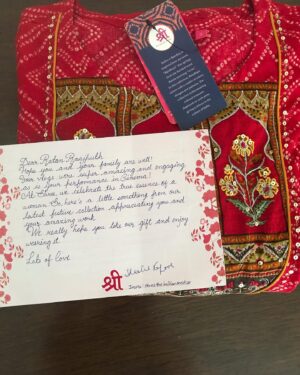 Ratan Raajputh Instagram - Naina da kya kasoor🙂
Thank you @shreetheindianavatar for the gift.
#indianattire #festivewear #simplefits #ratanraajputh