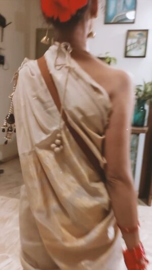 Ratan Raajputh Instagram - Some things are beyond our understanding 😇
#samjhkepare #beyondunderstanding #blessed #sarilove #indianattire #thesuitcasestory #ratanraajputh #रामभरोसे✨😇 
Sari by- @thesuitcasestory_ 
Styling- @raginiratansingh