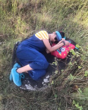 Ratan Raajputh Instagram - Ek Chhoti si Jhapki…
Maa Ki Godh Mein 🌳😇🥰
.
.
#mothernature #hiking #nap #relax