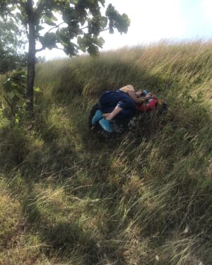 Ratan Raajputh Instagram - Ek Chhoti si Jhapki…
Maa Ki Godh Mein 🌳😇🥰
.
.
#mothernature #hiking #nap #relax