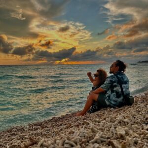 Reen Rahim Instagram - Tq lah staf2 @suteraatmantanani  rajin betul dorg amik gambo. Maka Akan byk lah gambo kite ek.

Kite pulak kalau holiday mmg tak fikir sgt main fn😅