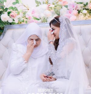 Reen Rahim Instagram - Selamat hari kita.
Alhamdulillah for everything❤️

Pegang basic je,yg lain nnt Allah susun. Jgn takut kawin tau.and jgn rushing nk kawin selagi hati tak say yes n pegang basic ni⬇️
❗️segalanya lillahita’ala, syukur,doa usaha restu,Redha Dan doa org tua