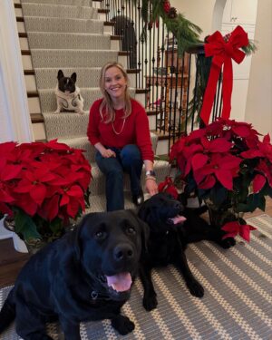 Reese Witherspoon Instagram - Wishing all of you a very Merry Christmas and Happy Holidays! 🎄💫❤️