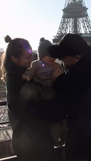 Regina Burd Instagram - Сегодня тебе один годик, наш мальчик, наш Эван🤍Вроде совсем чуть чуть для человеческой жизни , но с другой стороны так много для тебя - маленького человечка, познающего мир.Ты наше маленькое и одновременно большое  предновогоднее чудо ! Наша любовь🤍Расти ,много улыбайся и смело изучай этот большой мир. А твоя большая семья вместе  с тобой аккуратно и нежно  будет делать наши общие первые шаги 🤍